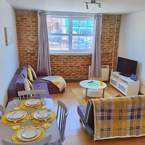 Apartment Flat 3 Lovely Spacious Available For Guests Parking Wifi